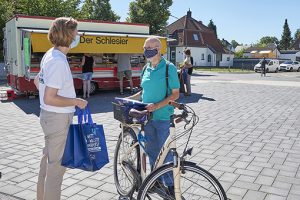 Aktion zur Unterstützung der lokalen Ökonomie in Hassel Westerholt Bertlich: " Wat Willste Woanders ? "Aktionstag auf dem Marktplatz Hassel am 31. Juli