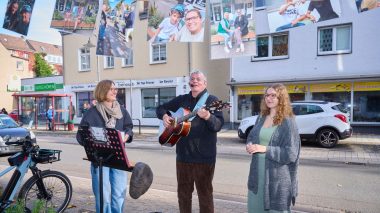 Musik zum Mitsingen gab's bei der Abschlussveranstaltung der Grünen Bänke, die jetzt ins Winterquartier geschickt werden